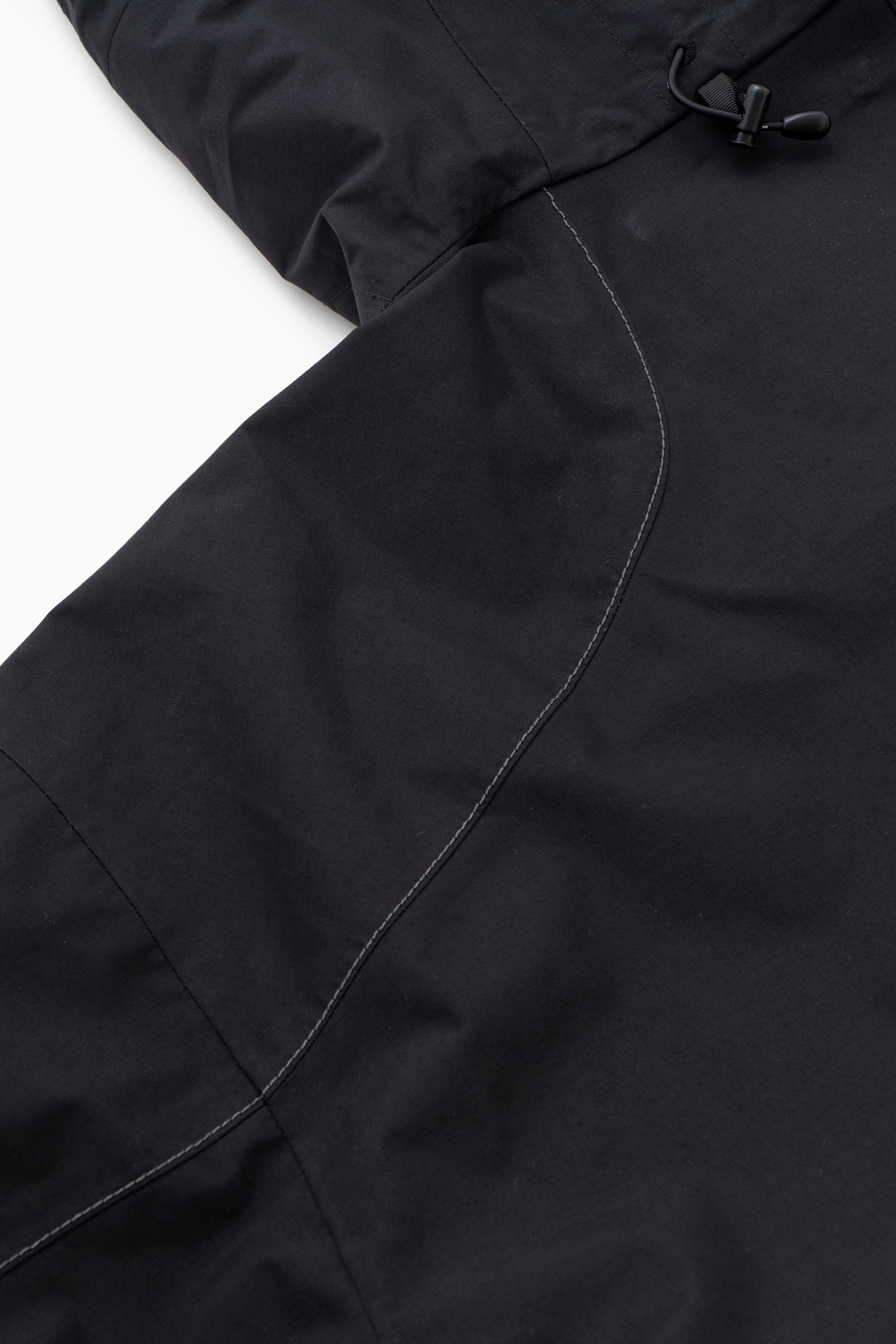 And Wander 2.5L Hiker Rain Jacket - Black - Image 13