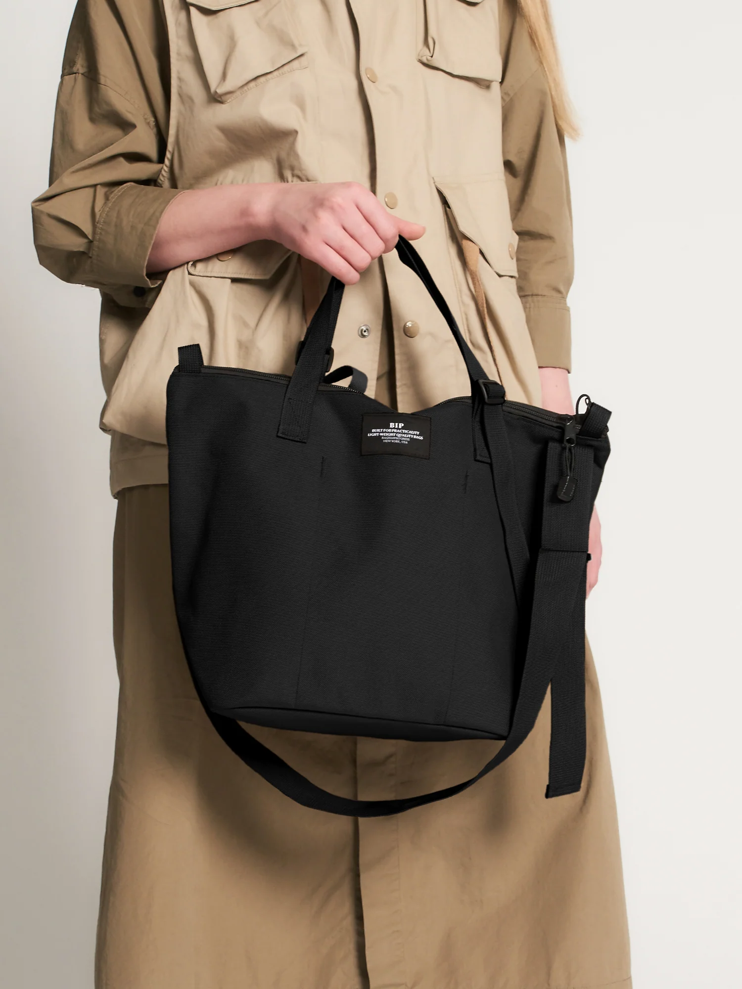 Bags in Progress Traveler Duffle Small - Black - Image 8