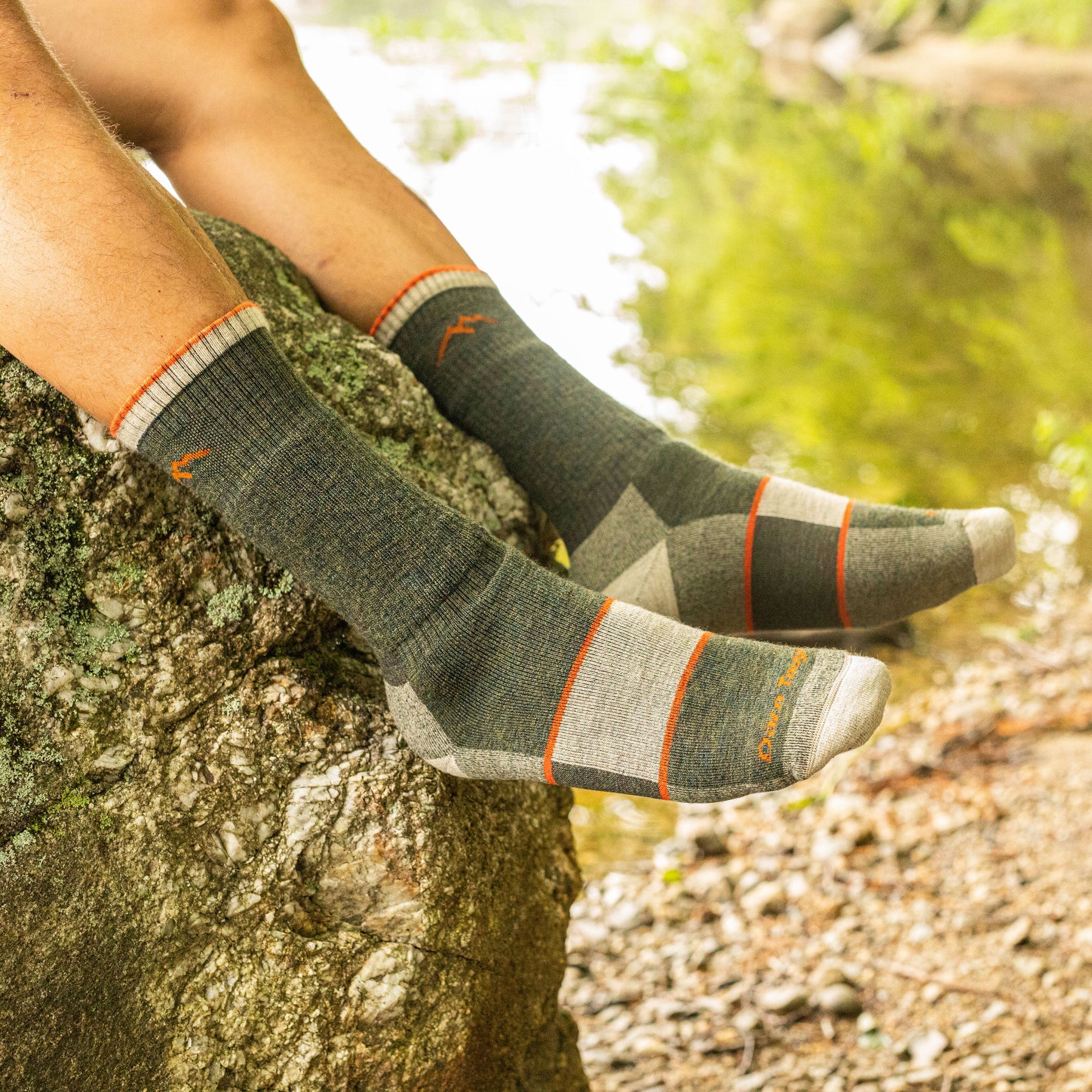 Darn Tough 1405 Men's Hiker Boot Full Cushion Midweight Hiking Socks - Black - Image 5