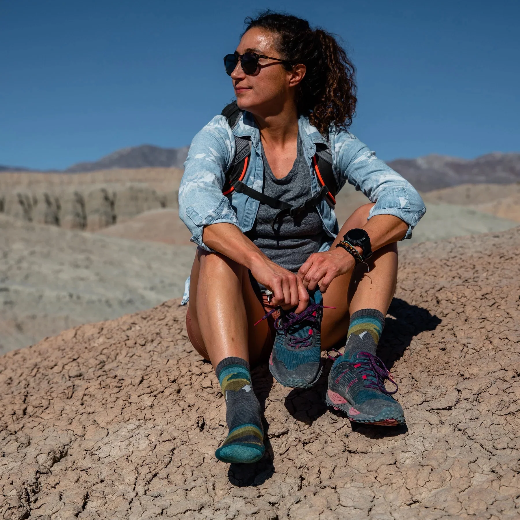 Darn Tough Women's Sunset Ledge Micro Crew Lightweight Hiking Sock 5005 - Taupe - Image 6