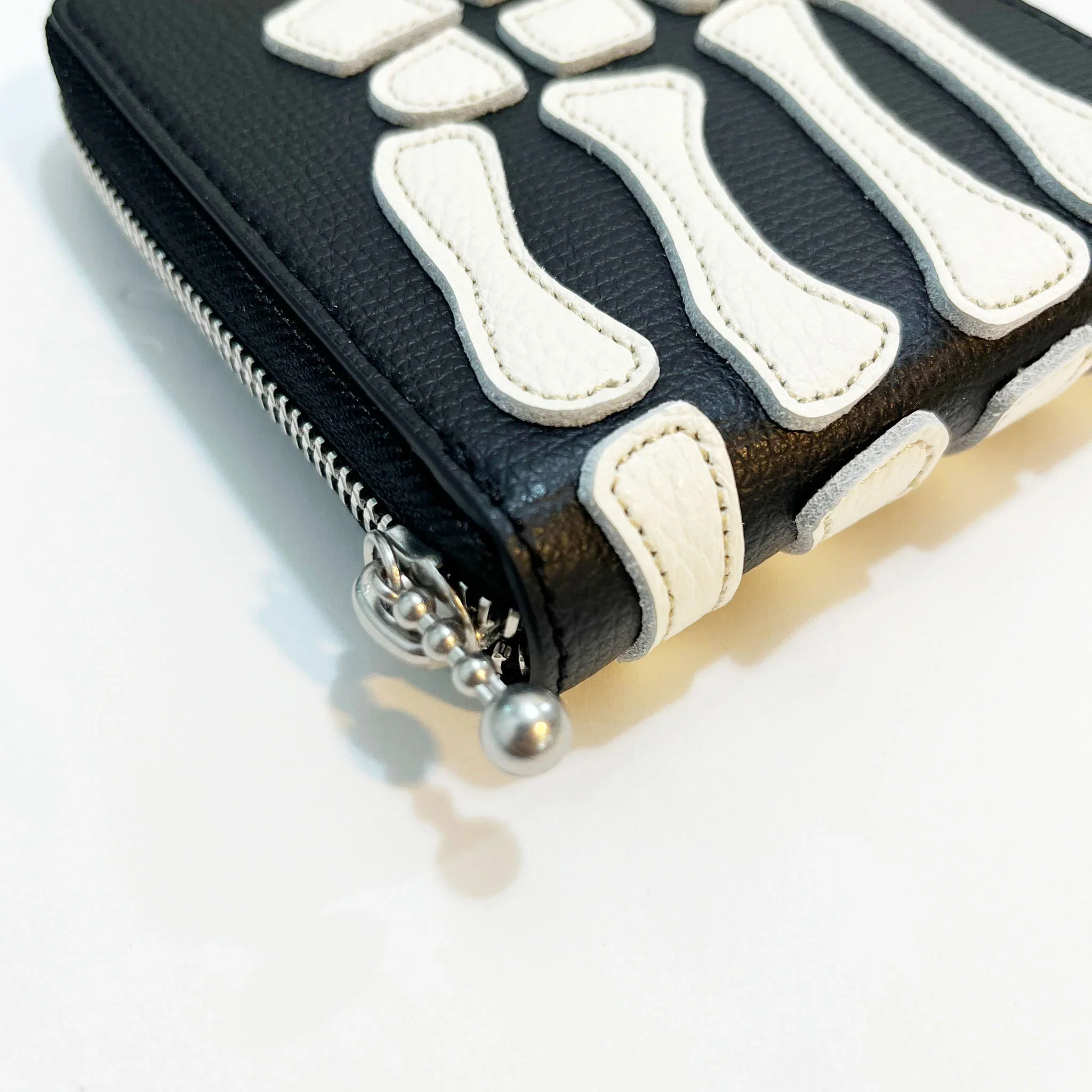 Kapital | Thumb-Up Bone Band Zip Wallet | Black - Image 4