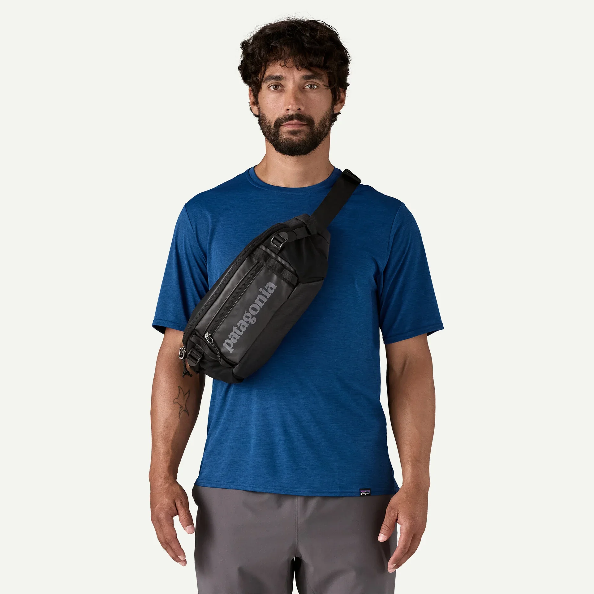 Patagonia Black Hole Waist Pack 5L - Black w/Black - Image 4