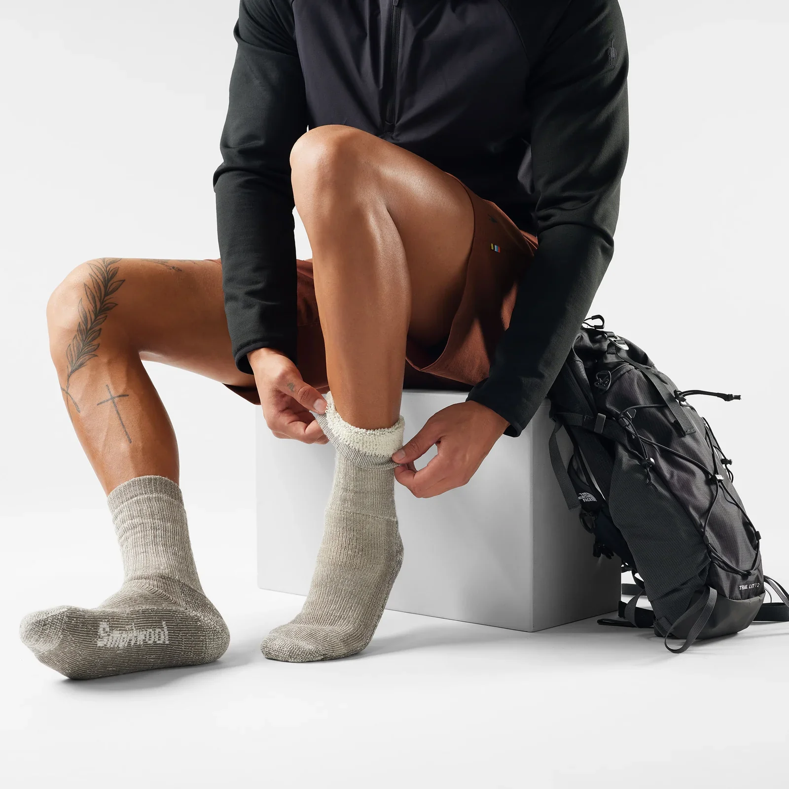 Smartwool Hike Classic Edition Extra Cushion Crew Socks - Taupe - Image 2