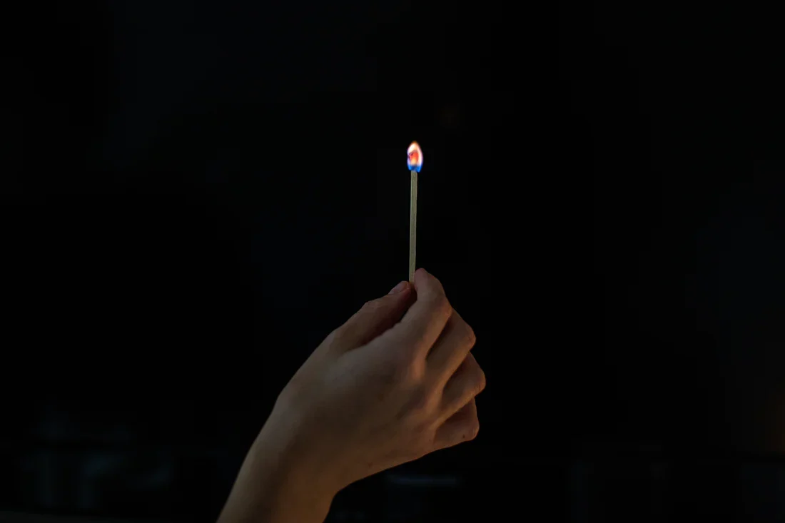 Sydney Hale Co. Safety Matches - "Burning for Rescue" Matchbox - Image 6